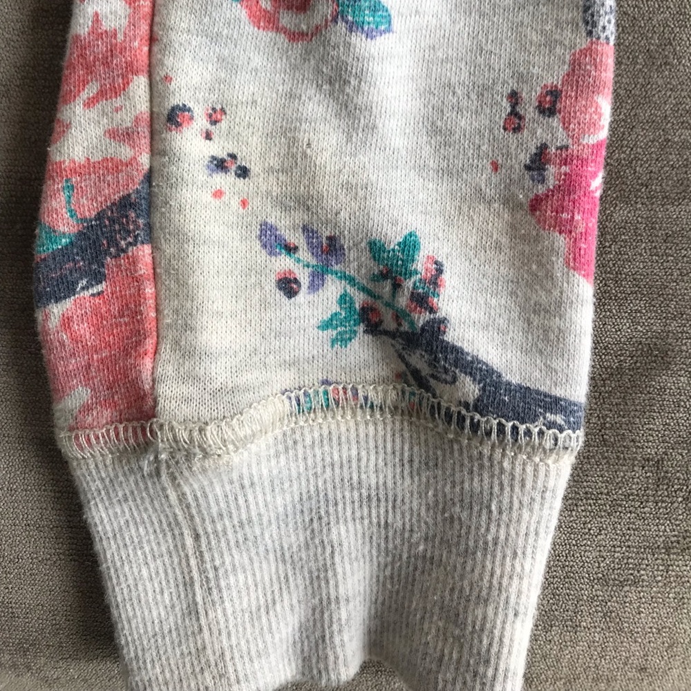 Floral Crew Neck - Picture 6 of 6